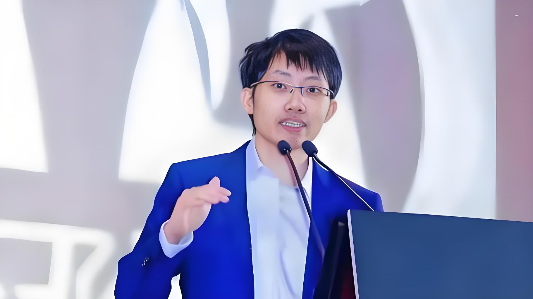 在近期的一场投资者交流会上,梁文锋详细阐述了DeepSeek